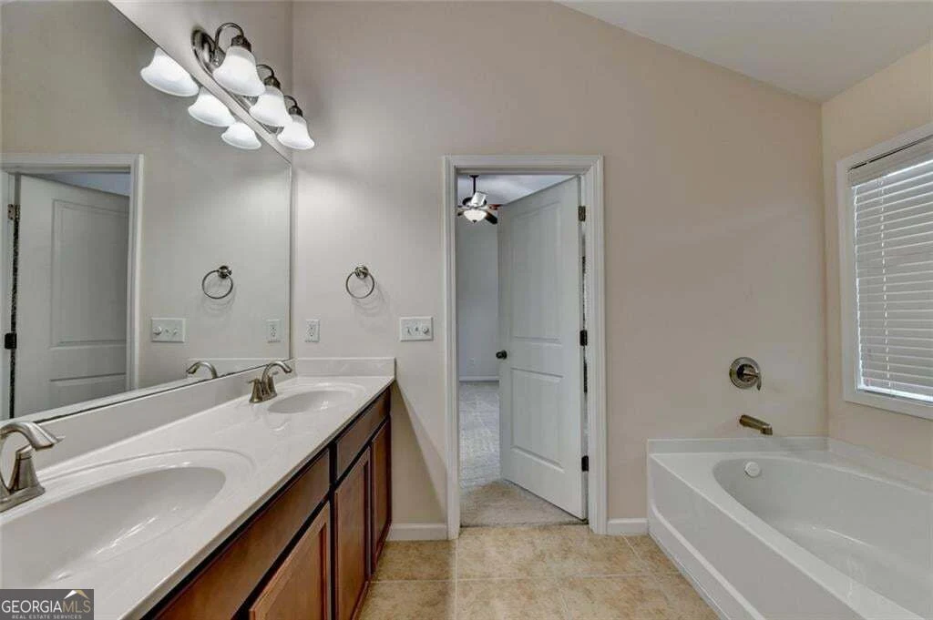 Double vanity and soaking tub