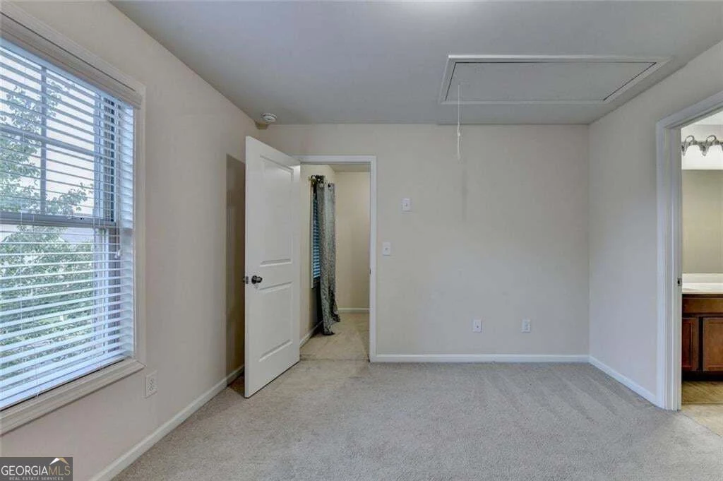 Additional bedroom with adjoining bath