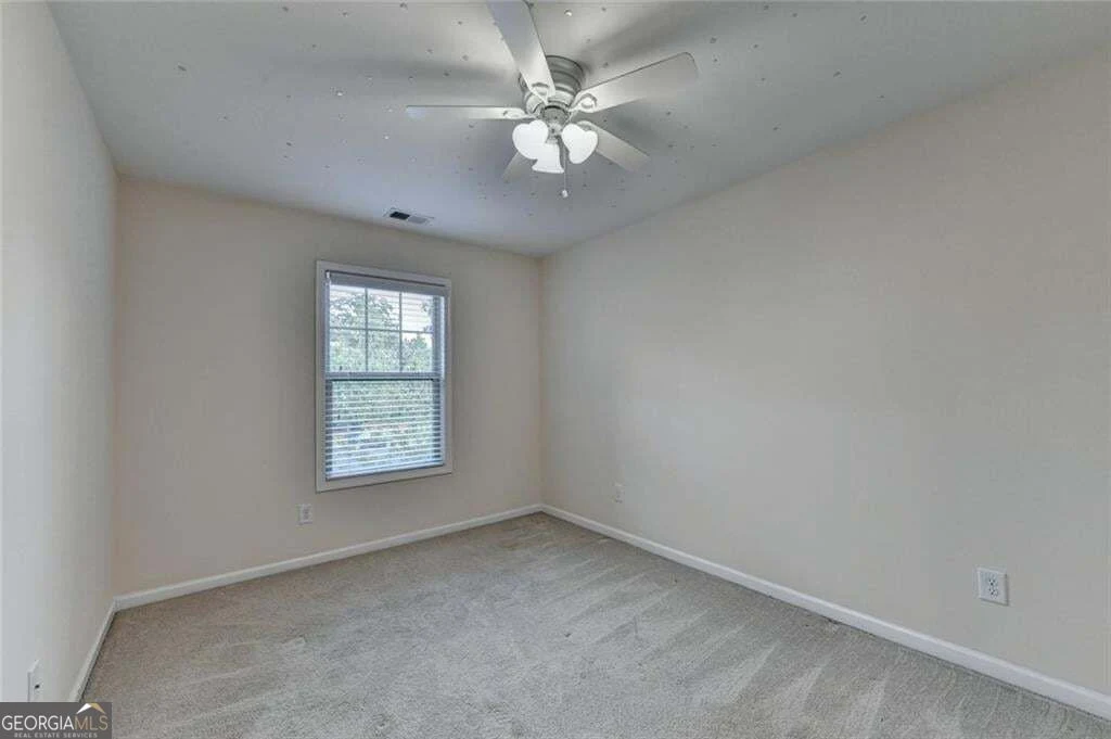Secondary bedroom with ceiling fan