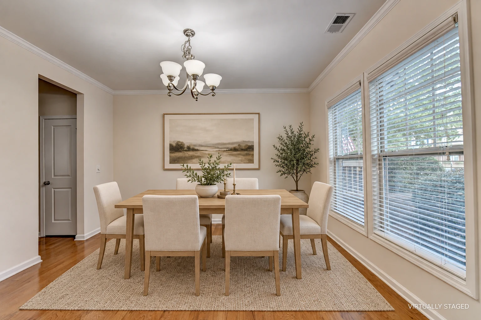 Dining room — Virtually staged